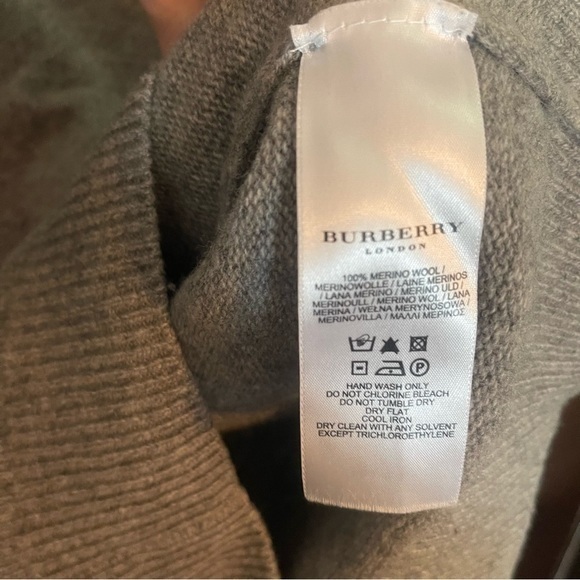 Authentic Burberry Mens Gray Long Sleeve
Pullover Sweater Size S Merino Wool - Picture 9 of 15